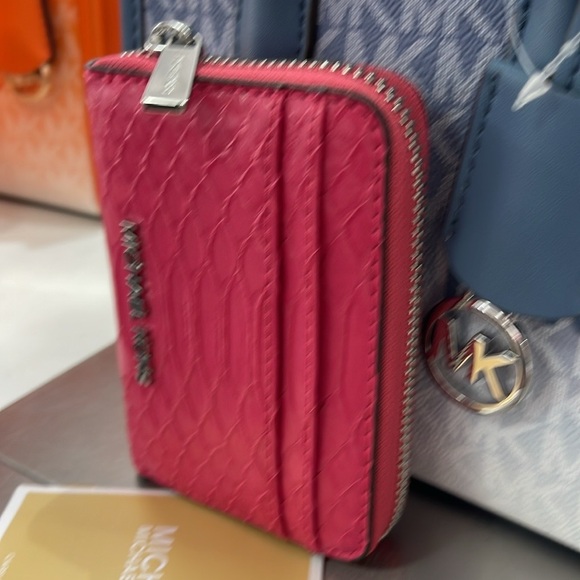 Michael Kors Women Md Zip Around Card Case Coin Pouch Wallet Electric Pink
NWT - Picture 2 of 16